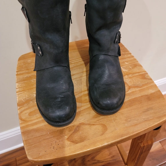 Boots - Picture 5 of 9